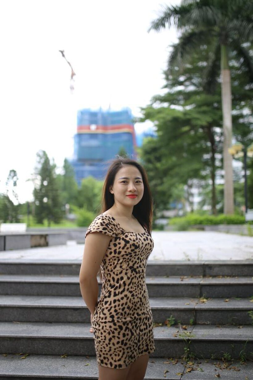 Amateur pic 15 from the set «Asian girl strips out of her skirt and poses naked»