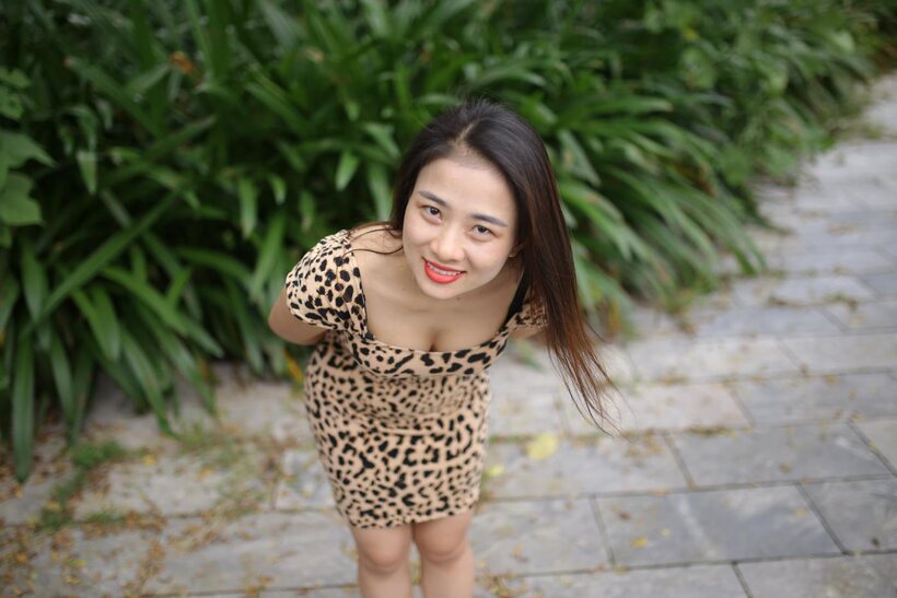 Amateur nude photo 18 — Asian girl strips out of her skirt and poses naked