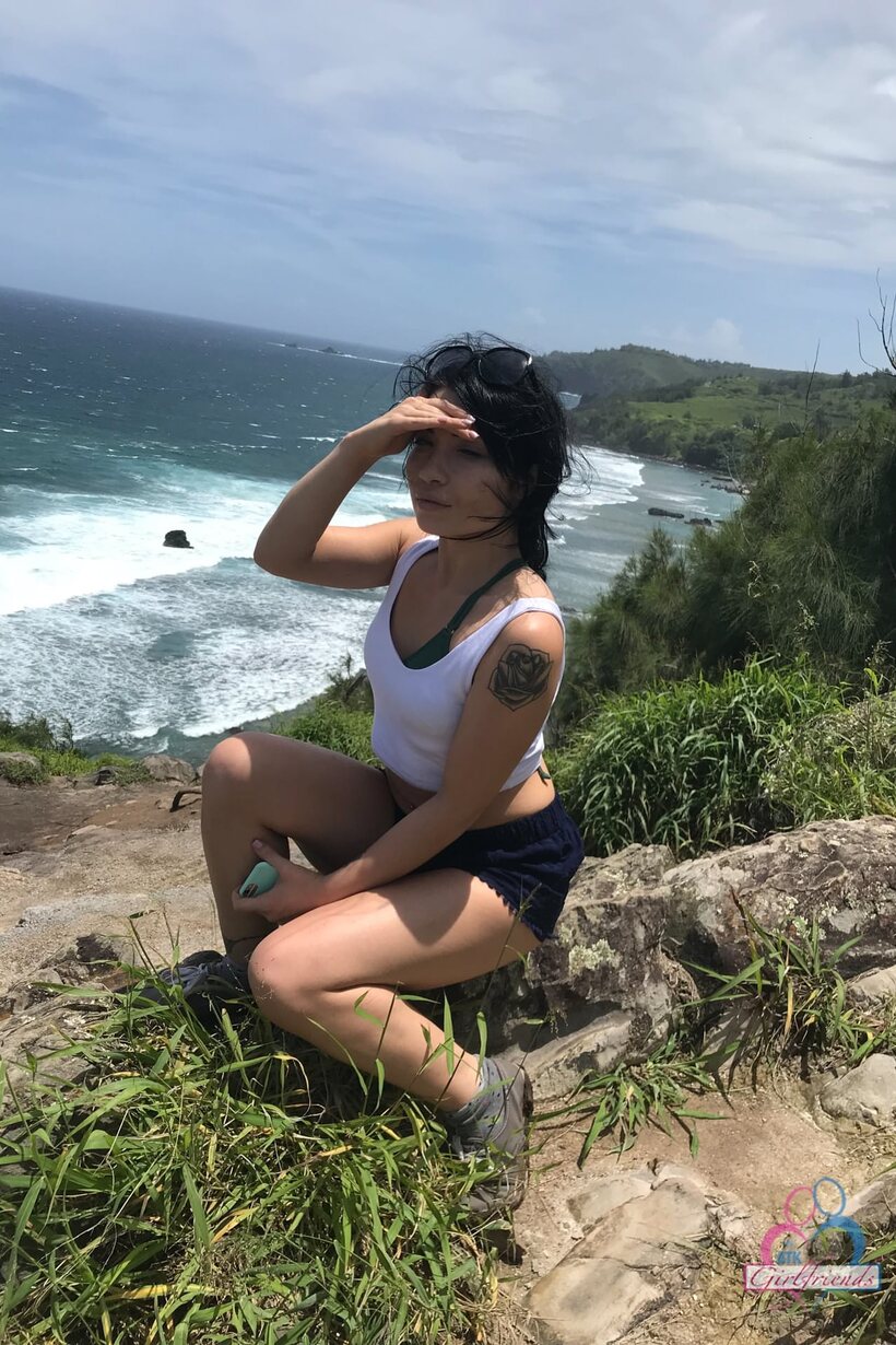 Photo 12 — Rina Ellis turns heads with a sexy bikini booty compilation