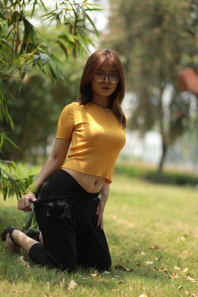 Cute girl flaunts her body while flashing in public, photo 8 of 21