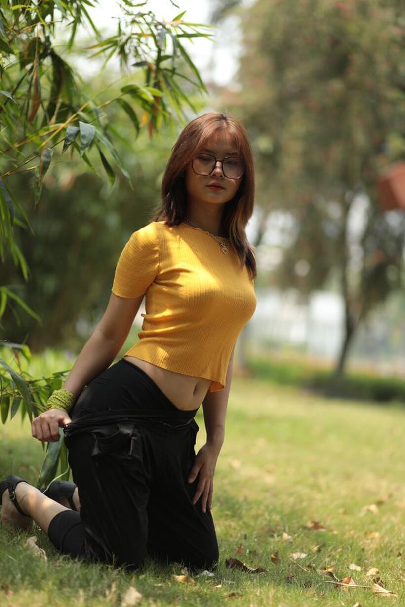 Cute girl flaunts her body while flashing in public, photo 10 of 21