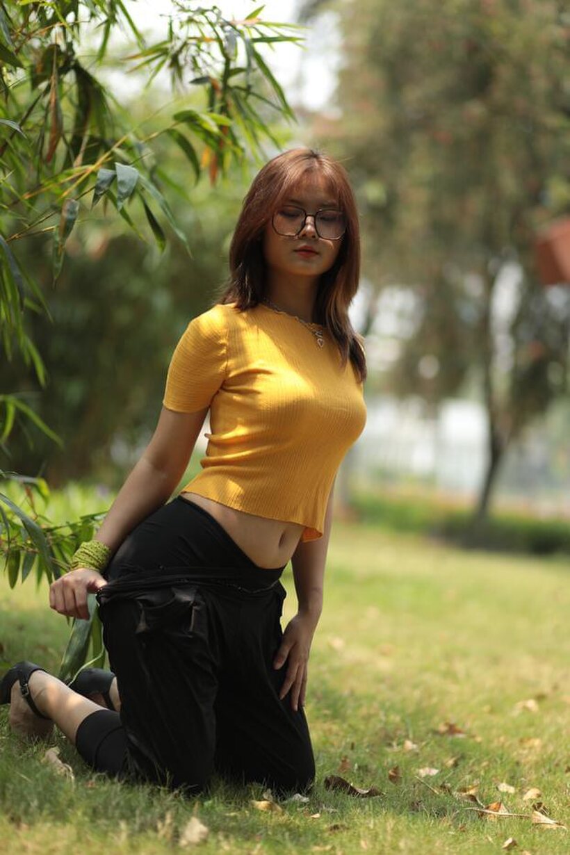 Cute girl flaunts her body while flashing in public, photo 11 of 21