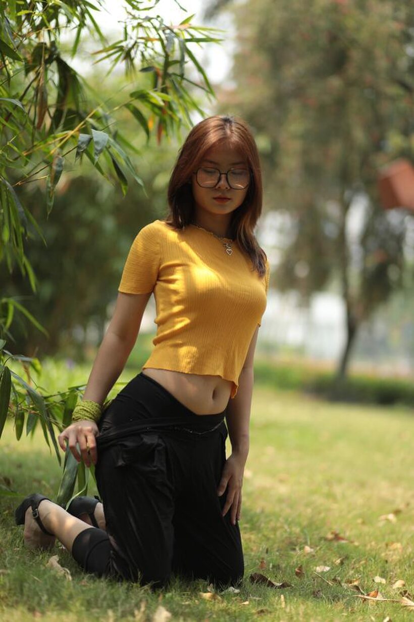 Cute girl flaunts her body while flashing in public, photo 13 of 21