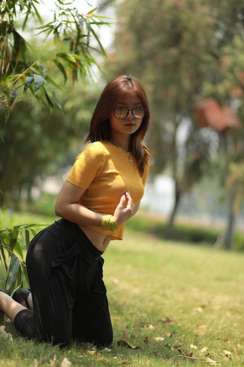 Cute girl flaunts her body while flashing in public (shot 14)