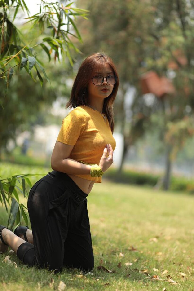 Cute girl flaunts her body while flashing in public (shot 16)