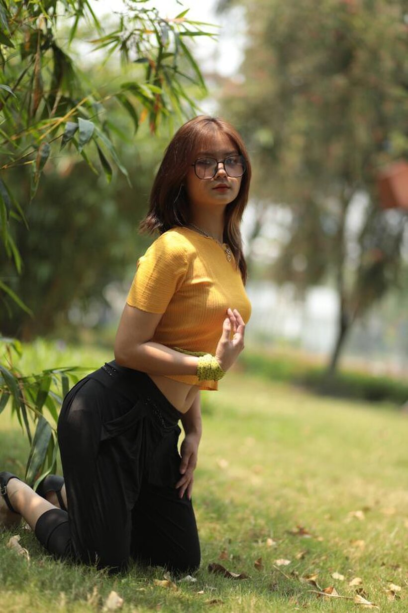 Cute girl flaunts her body while flashing in public, photo 18 of 21
