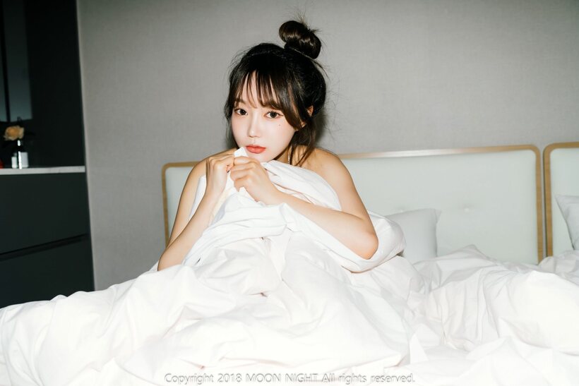 Asian pic 1 from the set «Japanese girls strip off panties and scissor together on the bed»
