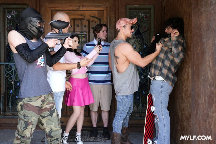 Little Puck nude photo 5 — MILF Little Puck flashing in public in public with Nick Strokes