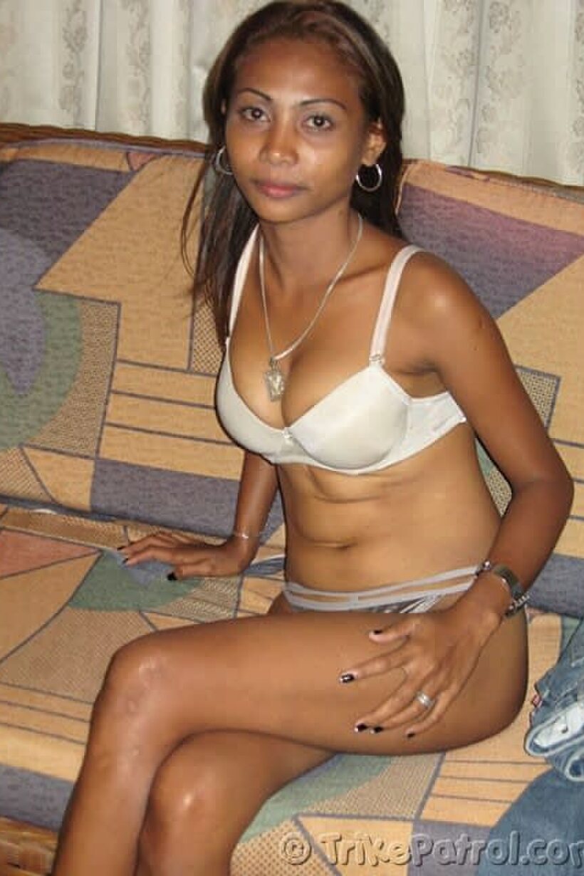 Amateur pic 6 from the set «Beautiful girl poses with her big tits on display in panties»