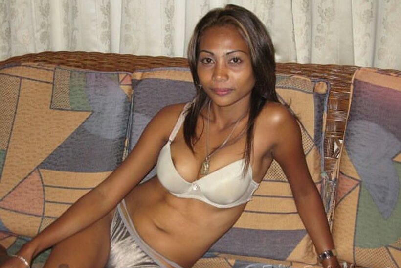 Amateur pic 7 from the set «Beautiful girl poses with her big tits on display in panties»