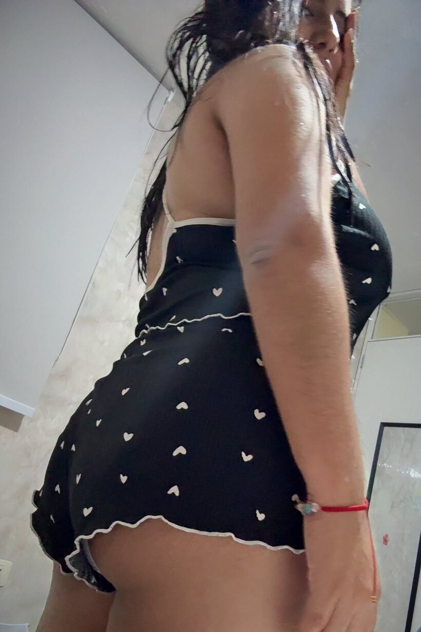 Photo 13 — Petite girl up close: pussy in glasses