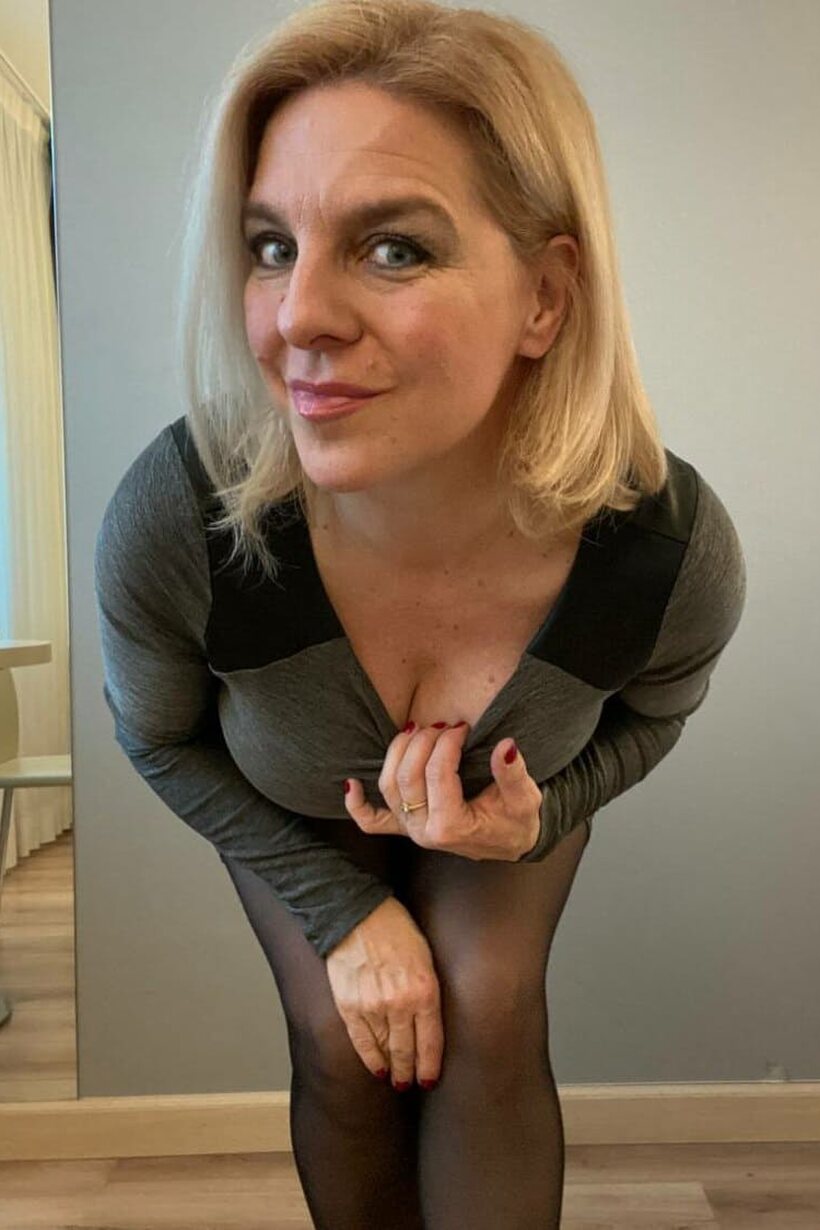 BBW pic 10 from the set «Curvy babe poses in stockings and heels, showing off her ass»