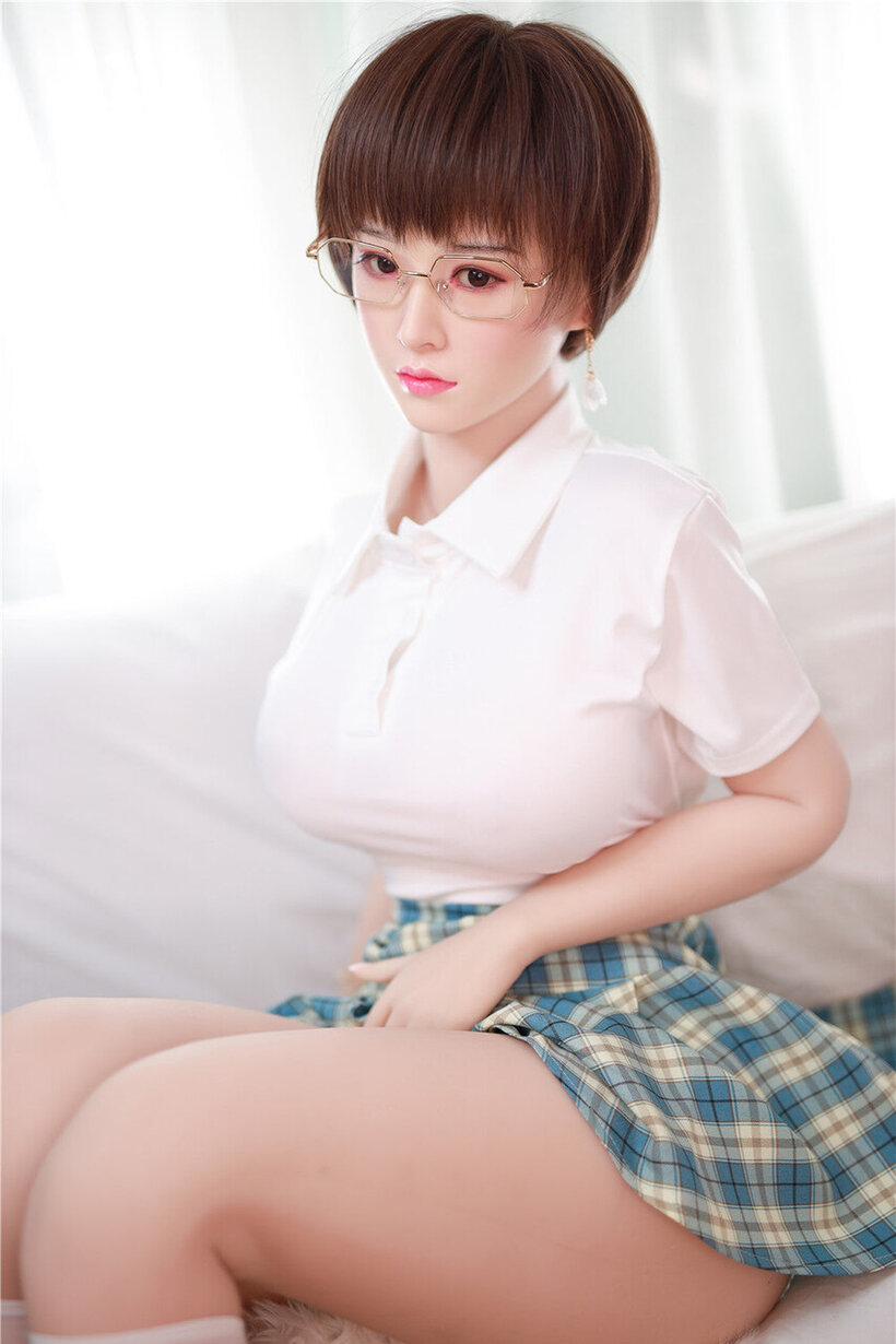 Sex Doll pic 11 from the set «Amateur girl poses naked in 21 pics»