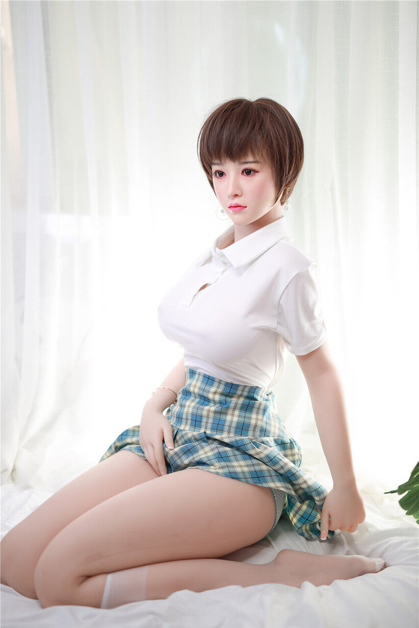 Sex Doll pic 18 from the set «Amateur girl poses naked in 21 pics»