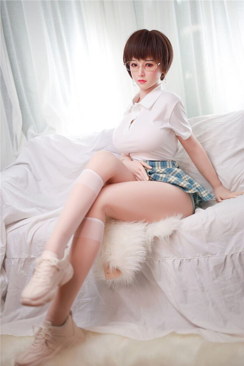Sex Doll pic 19 from the set «Amateur girl poses naked in 21 pics»