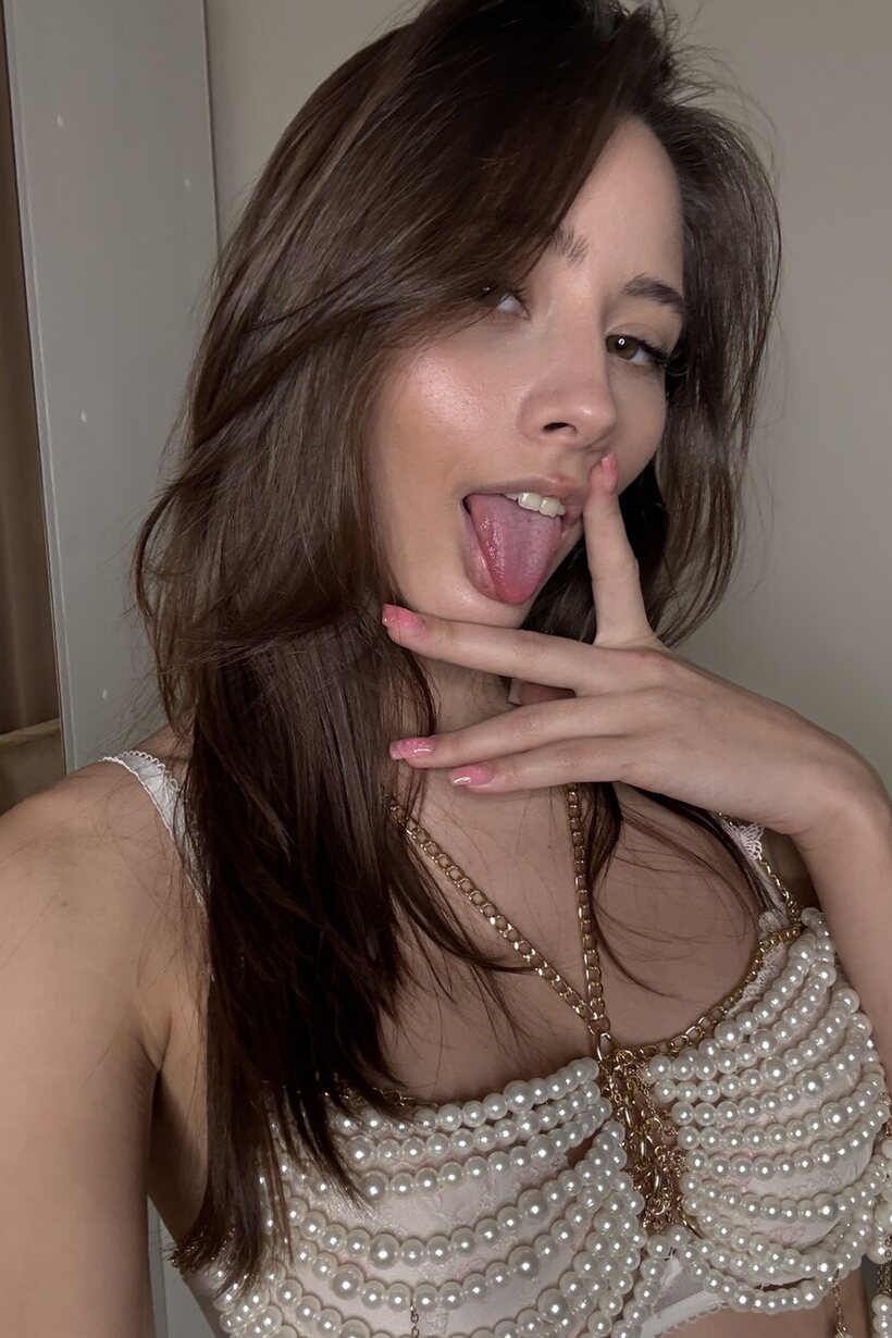 Amateur girl strips out of lingerie and licks her lips seductively (shot 2)