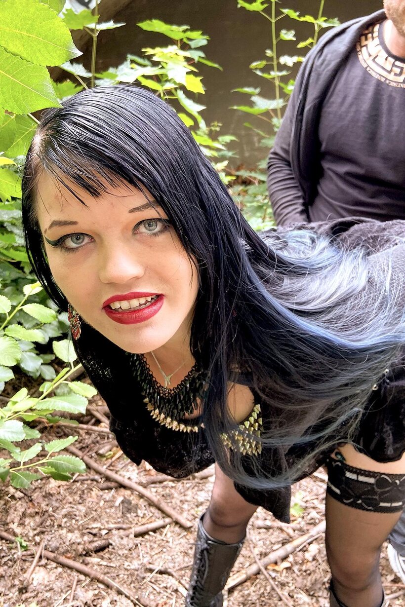 Photo 2 — Teen girl exposes her pierced pussy while getting creampied