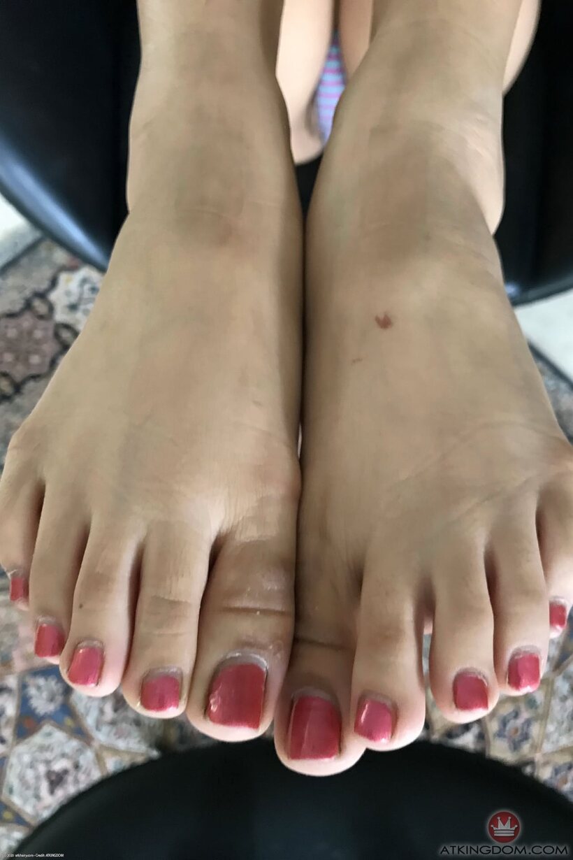 Photo 11 — Iris Ivy shows off her toes and Asian pussy up close