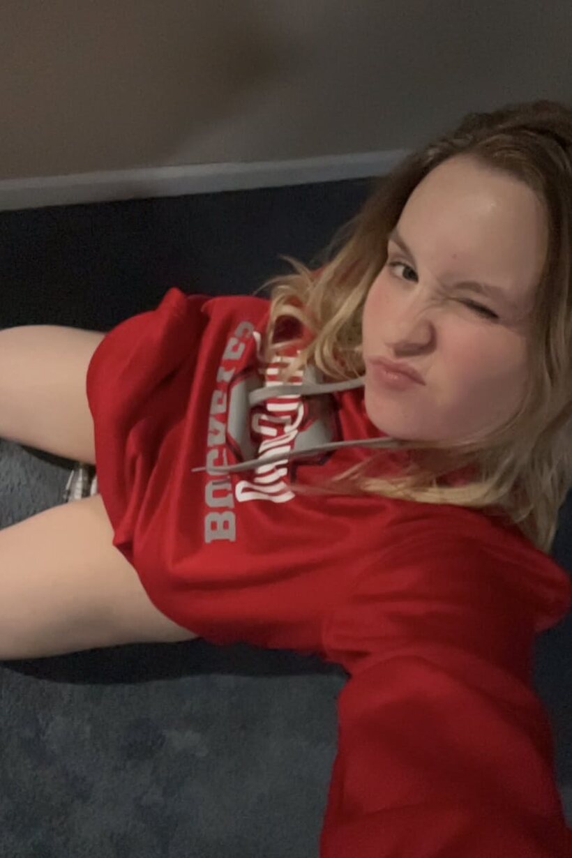 Blonde amateur snaps selfies while flashing tits and ass (shot 1)