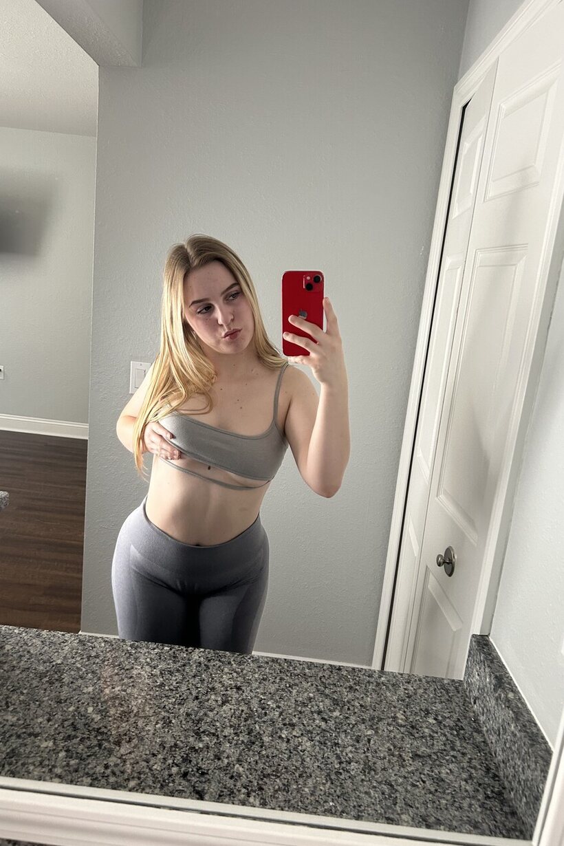 Blonde amateur snaps selfies while flashing tits and ass (shot 8)