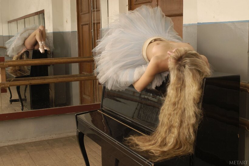 Amateur pic 5 from the set «Young blonde ballerina shows her long legs and pussy in tutu»