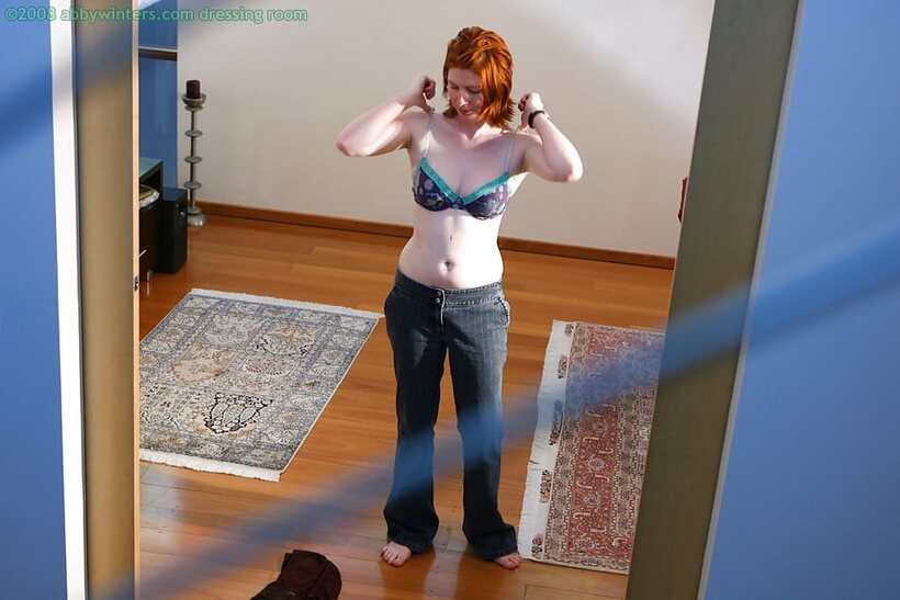 Amateur pic 13 from the set «Schoolgirl in jeans shows her ass»