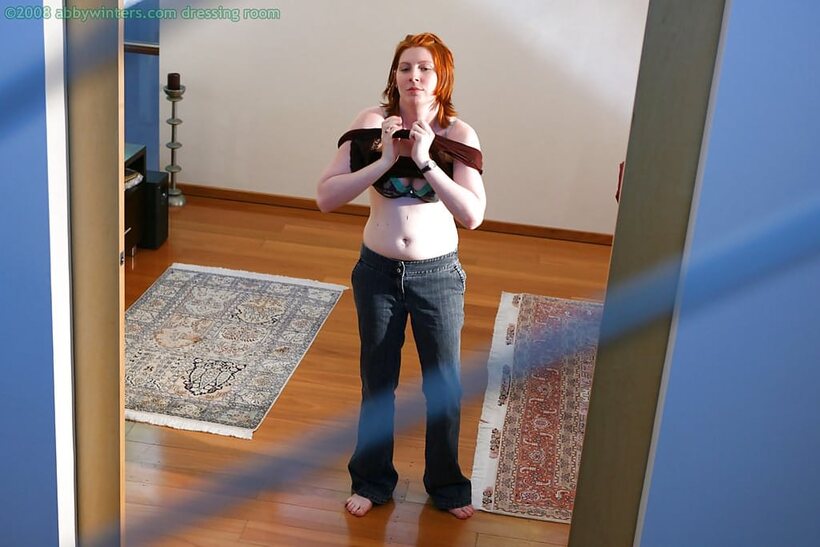 Amateur nude photo 14 — Schoolgirl in jeans shows her ass