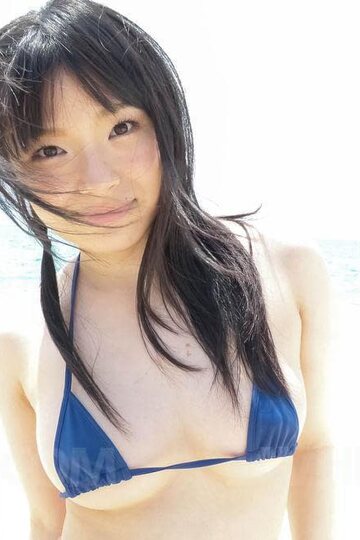 At the beach, Hina Maeda sucks and wanks her man friend