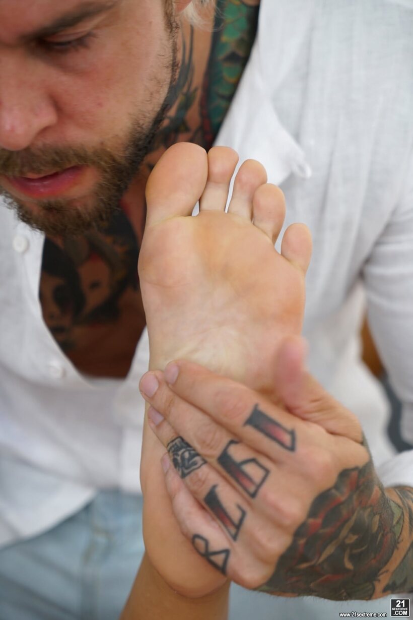 Cherry Kiss takes foot fetish sex and gets cum on her face (shot 2)