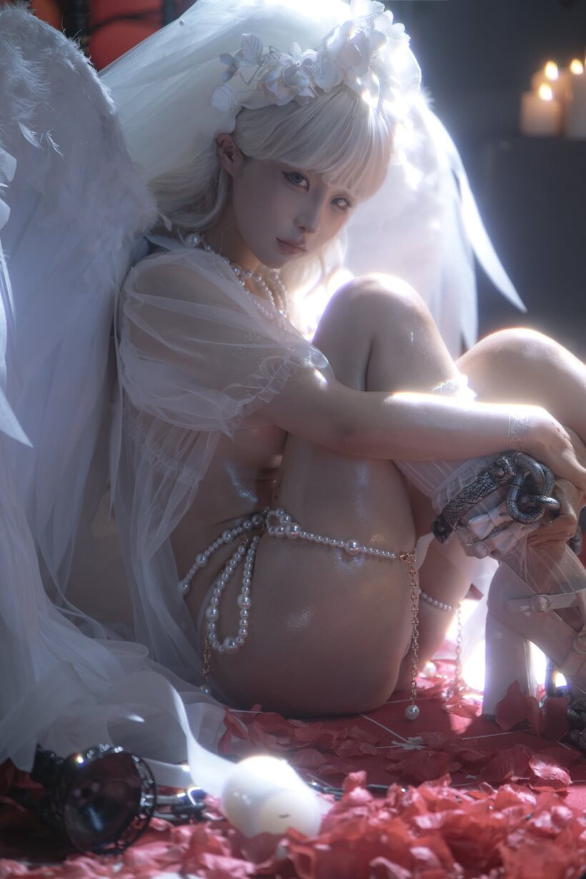 Asian pic 5 from the set «Blonde girl poses with her big tits on display in stockings»