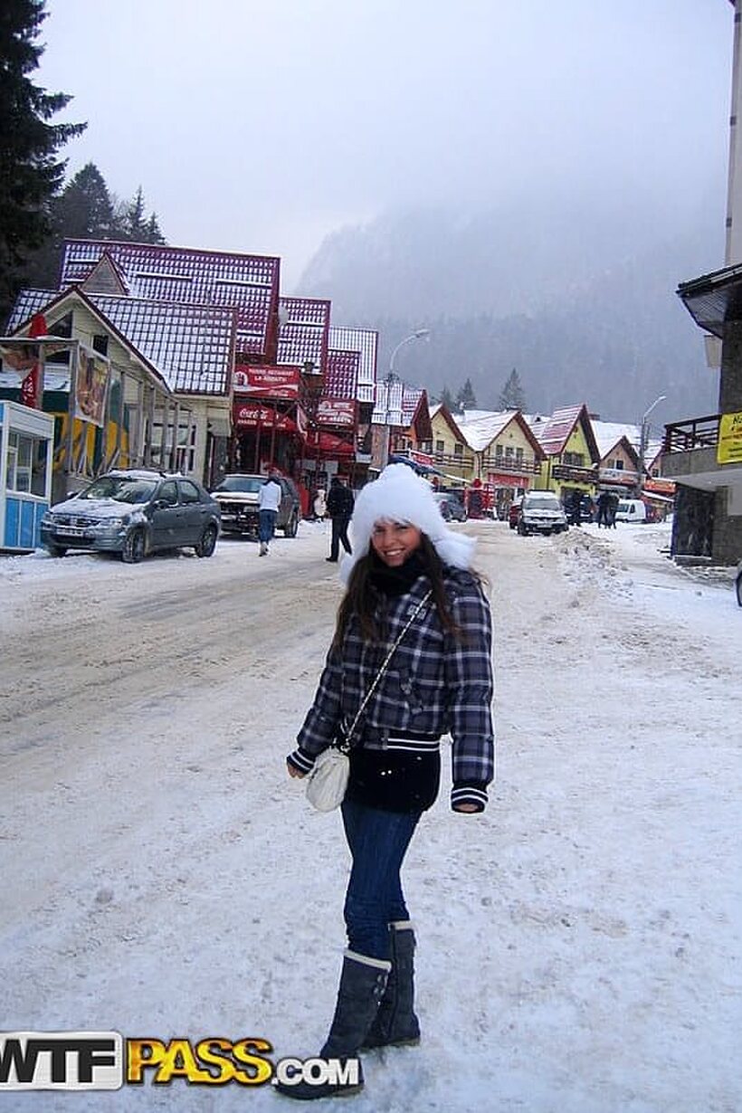 Amateur nude photo 3 — Amateur couple snaps selfies during a visit to a snowy town