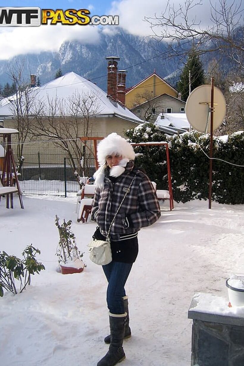 Amateur nude photo 16 — Amateur couple snaps selfies during a visit to a snowy town