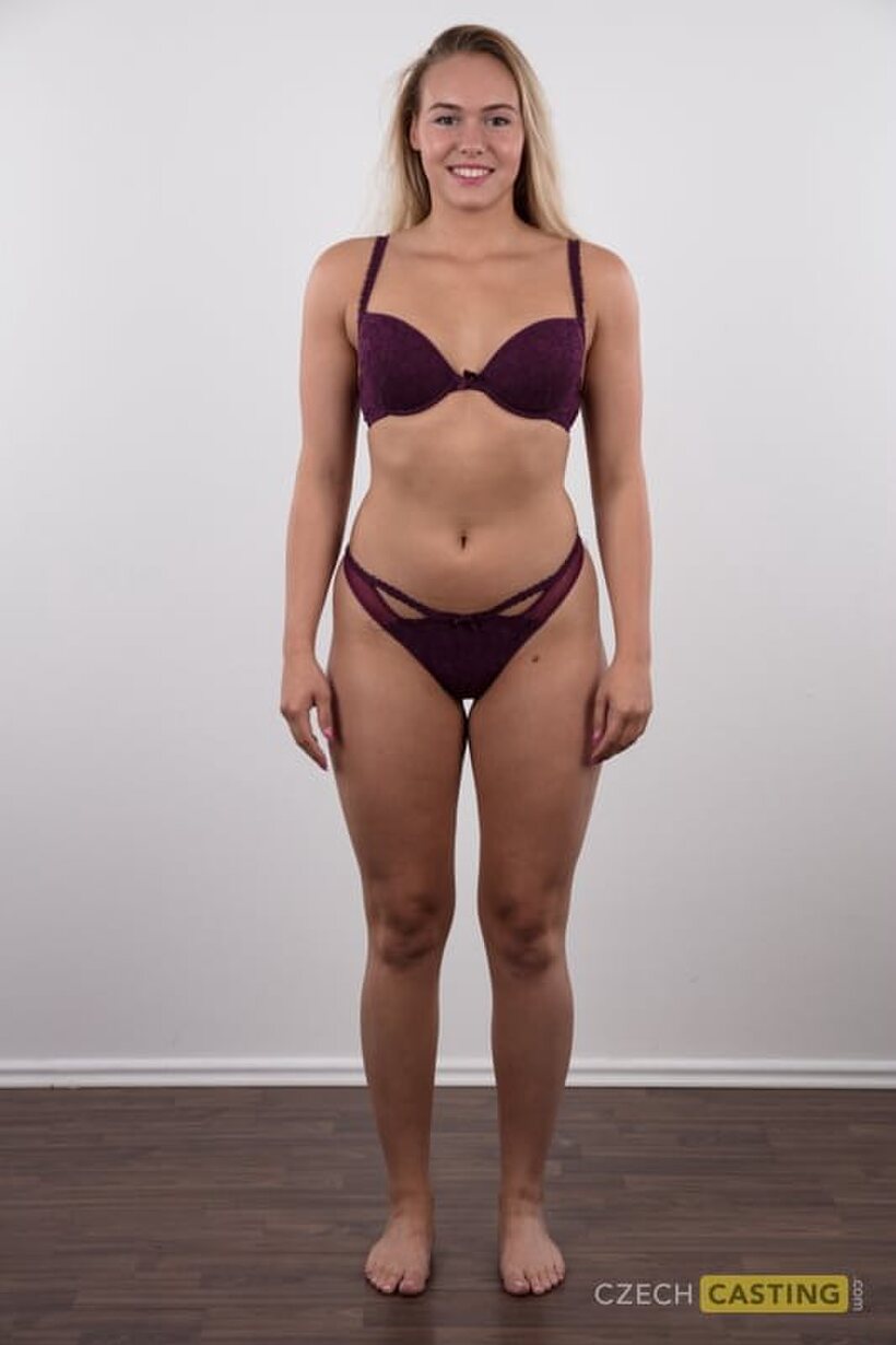 Image 6/20: Silvie strips off her jeans and stands fully naked