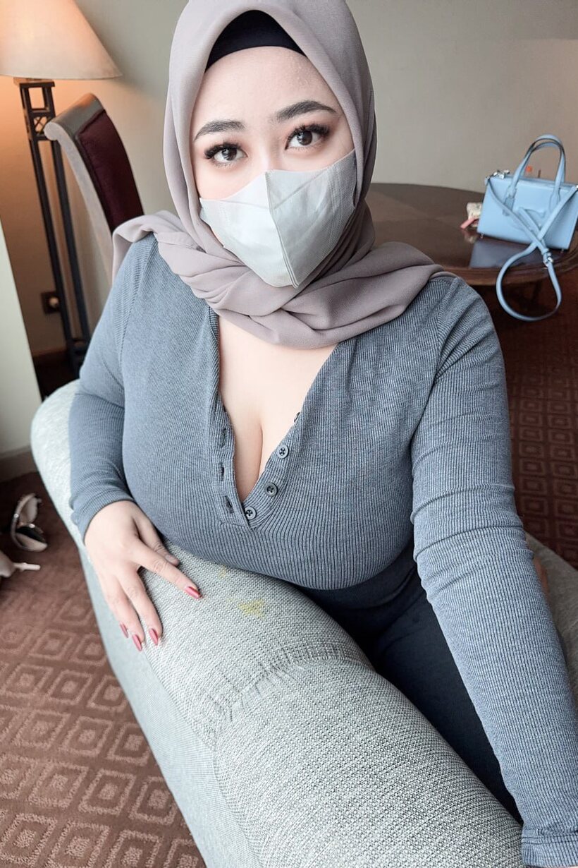 Nude and curvy, Dalia bares her OnlyFans BBW body, photo 2 of 20
