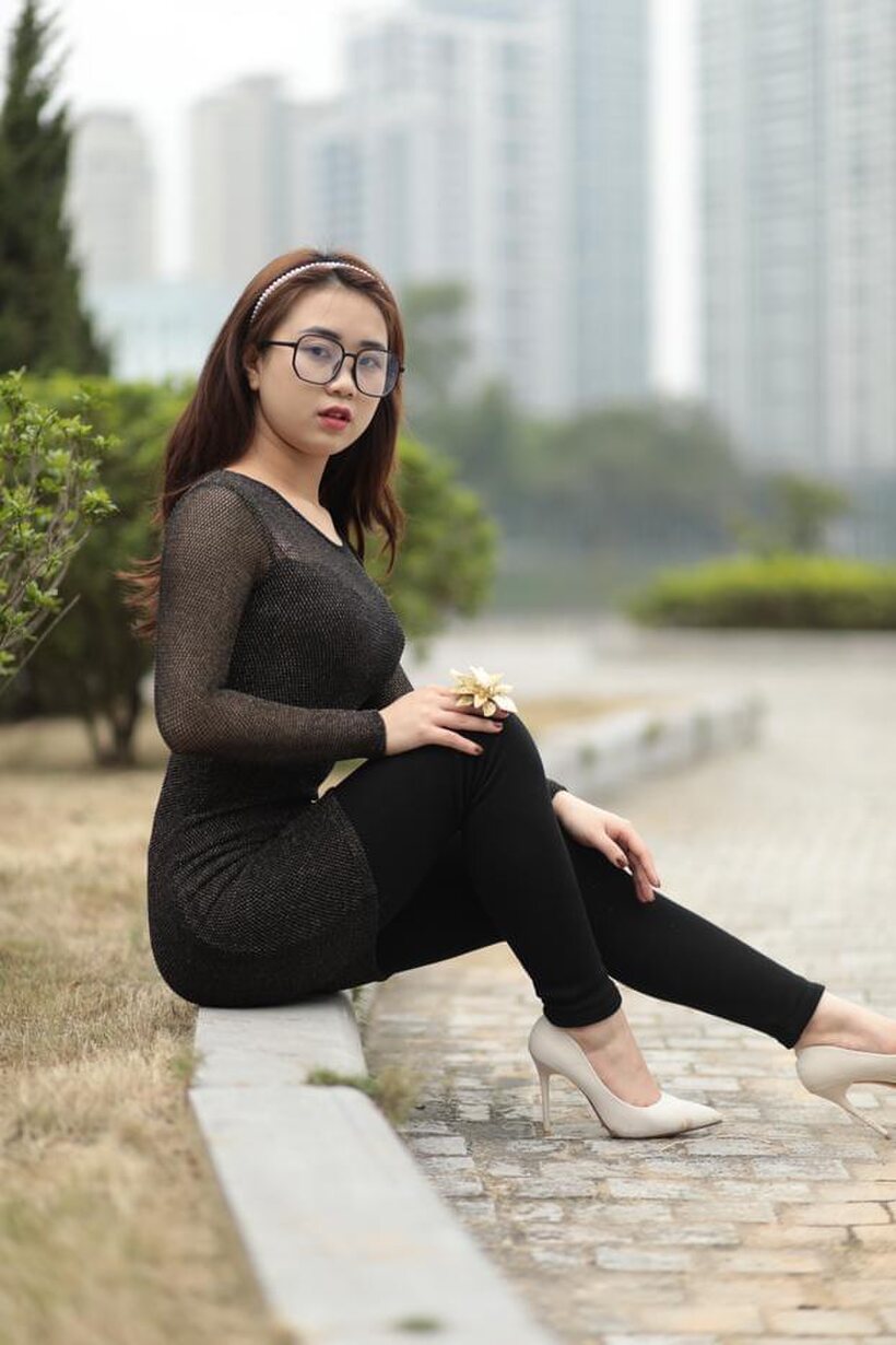 Asian babe in glasses shows off her tight outfit outdoors (shot 1)