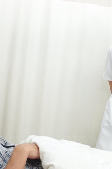 Ren Azumi takes a creampie while fucking a patient in nurse uniform