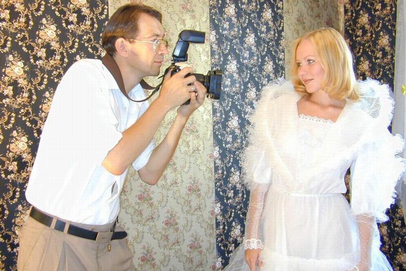 A perverted photographer orally pleases and fucks an amateur hairy teen, photo 1 of 21