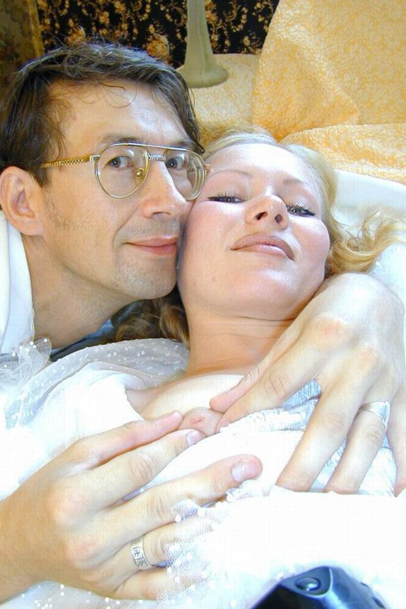 A perverted photographer orally pleases and fucks an amateur hairy teen, photo 9 of 21