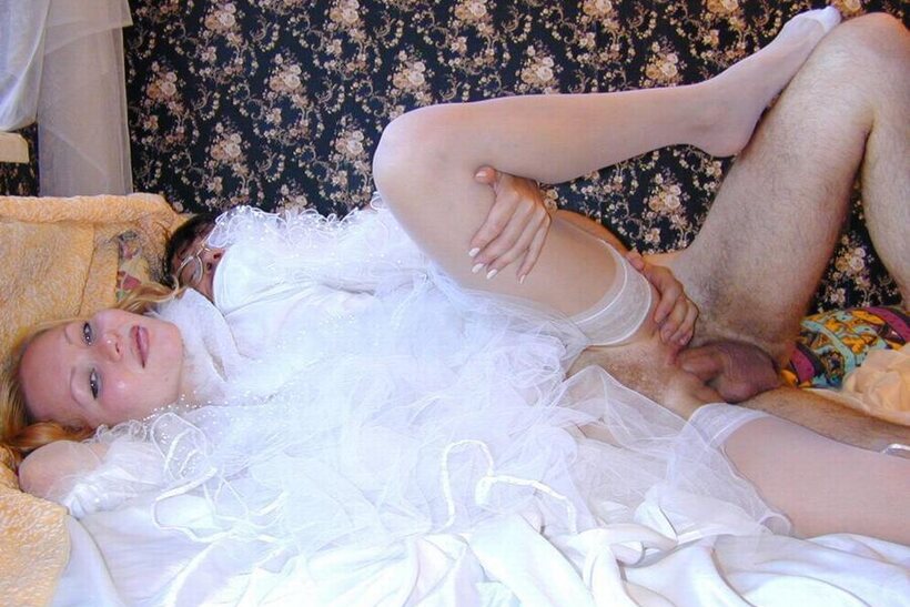 A perverted photographer orally pleases and fucks an amateur hairy teen, photo 20 of 21