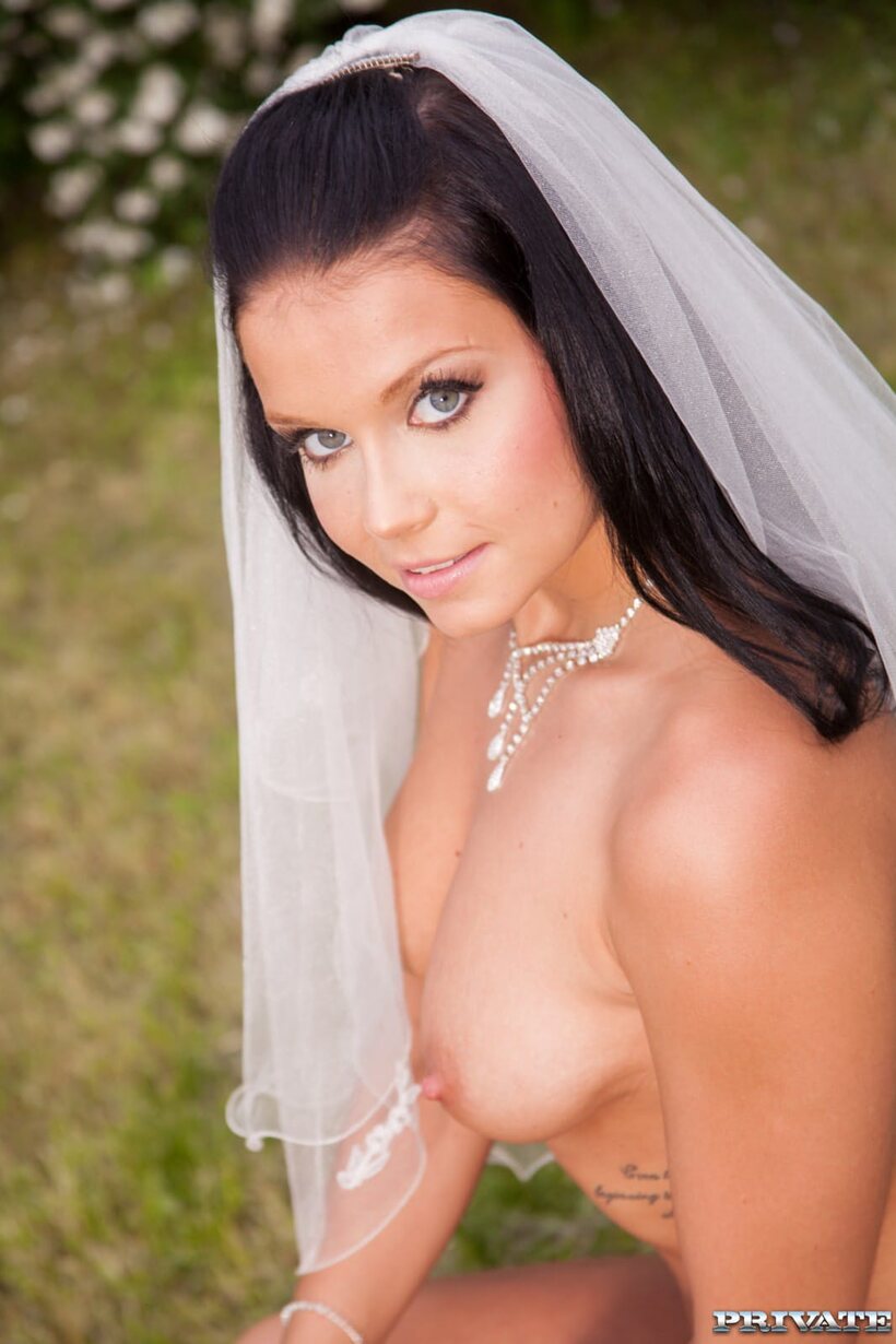 Victoria Blaze pic 4 from the set «Nudist Victoria Blaze fucks and shows her ass in panties»