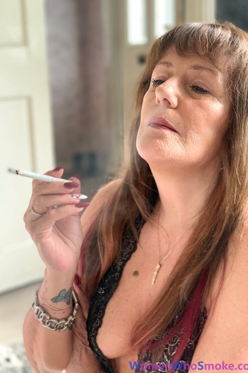 Pandora Smith smokes a cigarette and poses in lingerie, photo 4 of 15