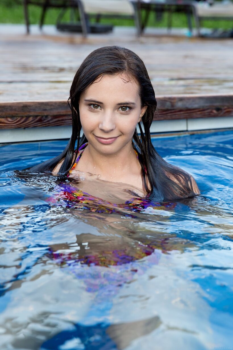 Oretha Mars nude photo 2 — Oretha Mars slips her long legs into the tub for a wet soak