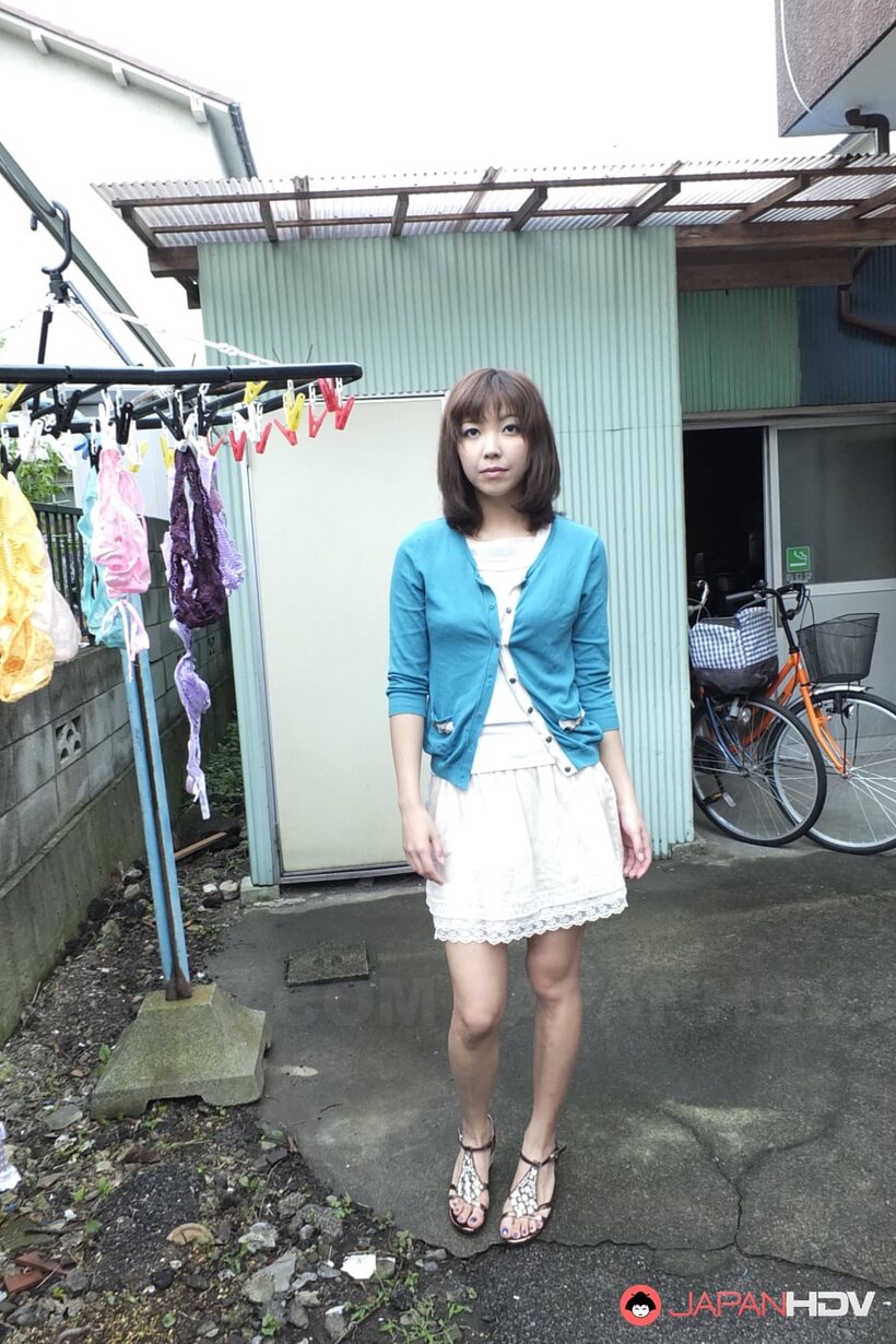 Juri Kitahara gives a blowjob in a short skirt outdoors, photo 1 of 15