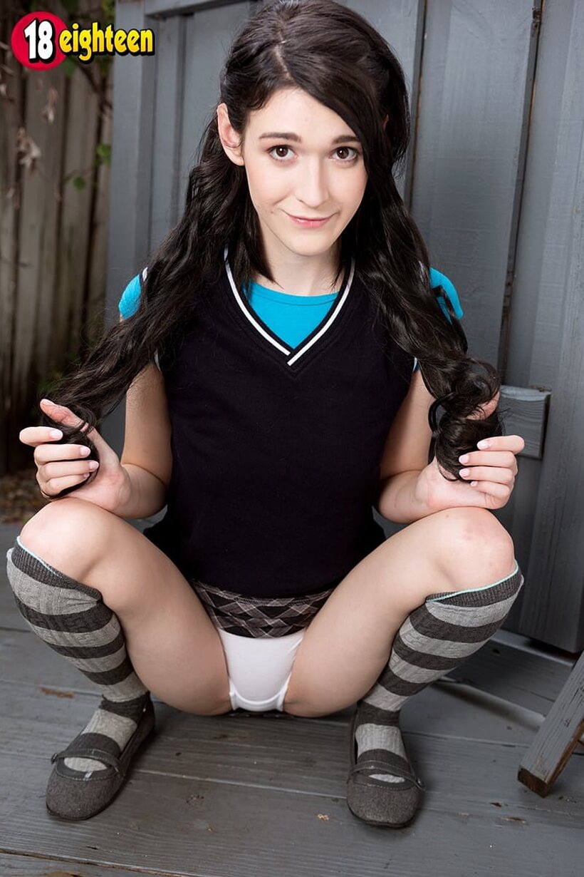 Ivy Aura fingers her pussy on the toilet after class (shot 2)
