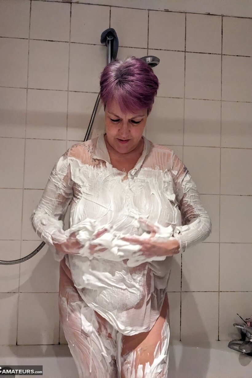 Amateur pic 6 from the set «Layla Bird coats herself in shaving cream in the shower»