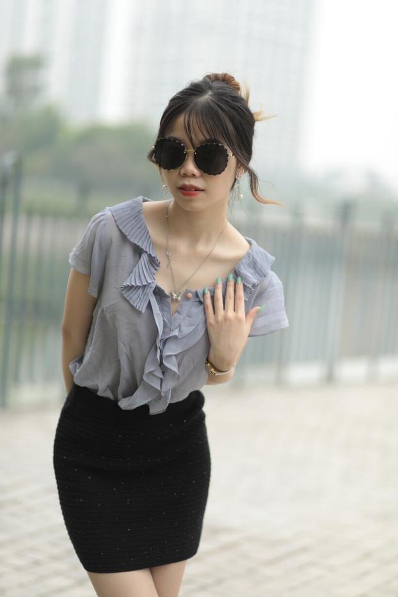 Asian teen teases in non-nude bridge poses wearing shades, photo 4 of 21