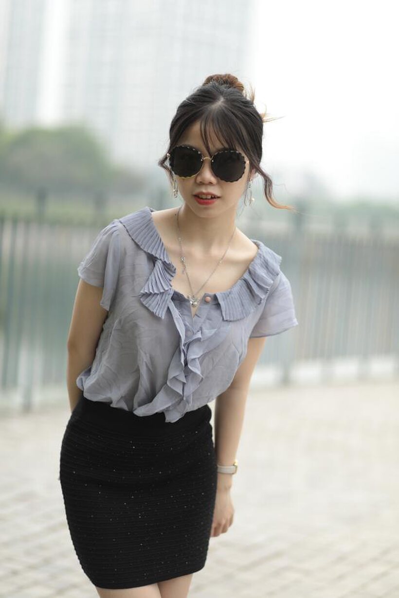 Asian teen teases in non-nude bridge poses wearing shades, photo 7 of 21