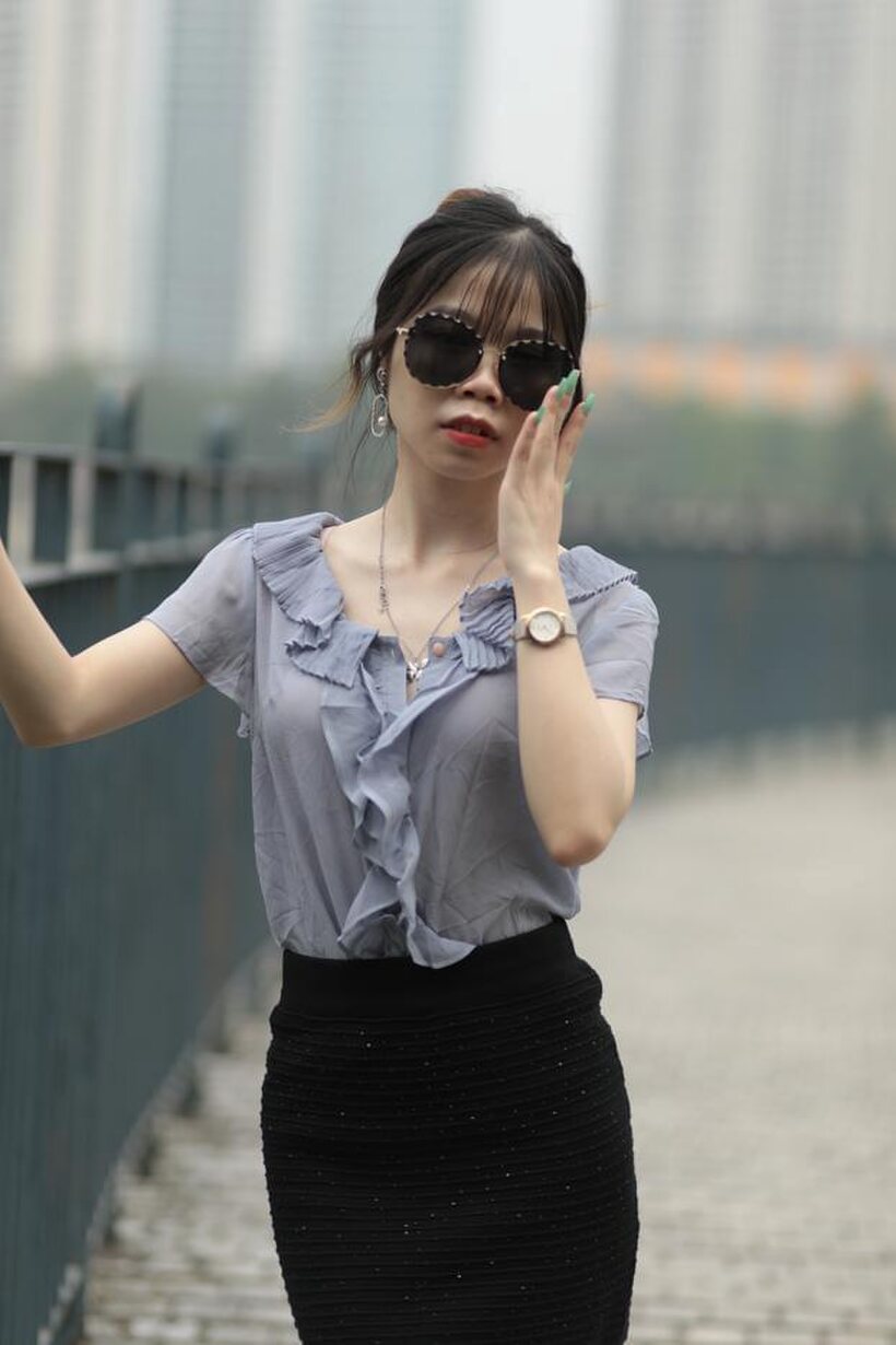 Asian teen teases in non-nude bridge poses wearing shades (shot 18)