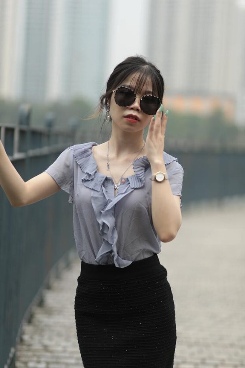 Asian teen teases in non-nude bridge poses wearing shades (shot 19)