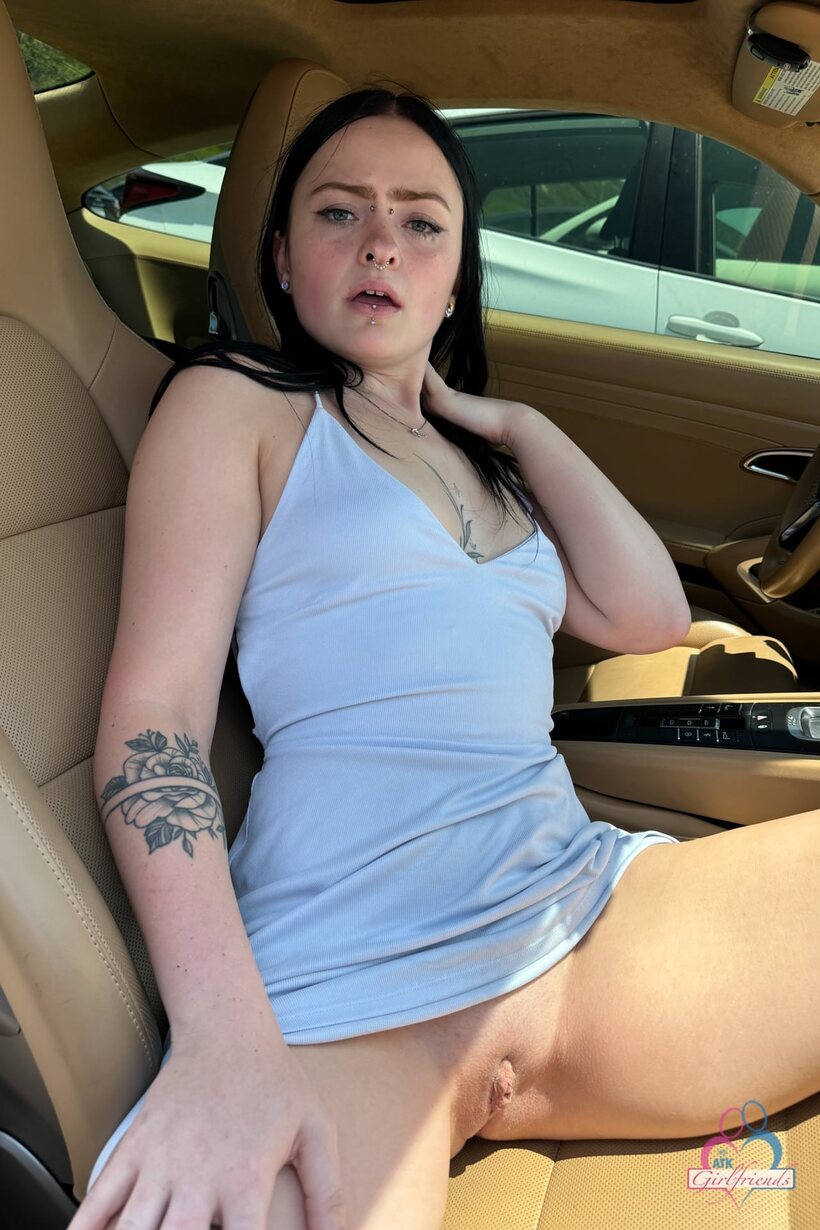 Imani Valor pic 19 from the set «Imani Valor steps from the car and spreads her pussy lips»